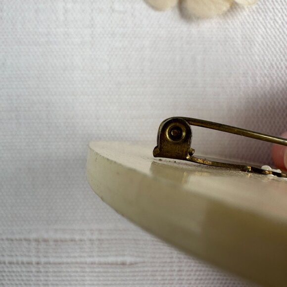 Vintage Celluloid Brooch Victorian Woman Transferware Cameo Oval 2.25" x 1.75" - Picture 6 of 9